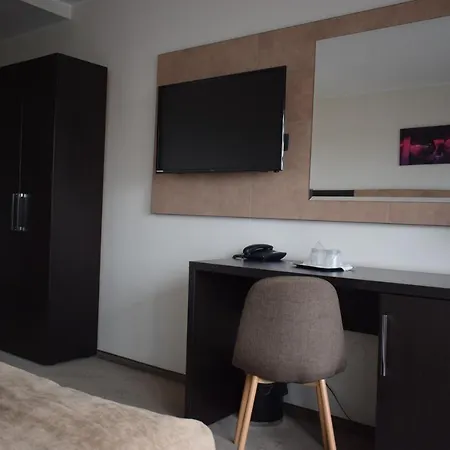 Regal 3*