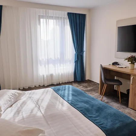 Regal 3*