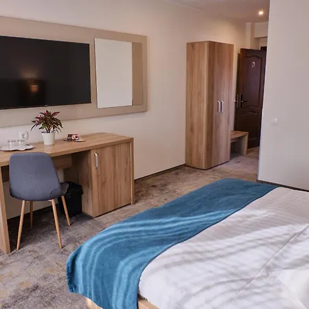 Regal 3*