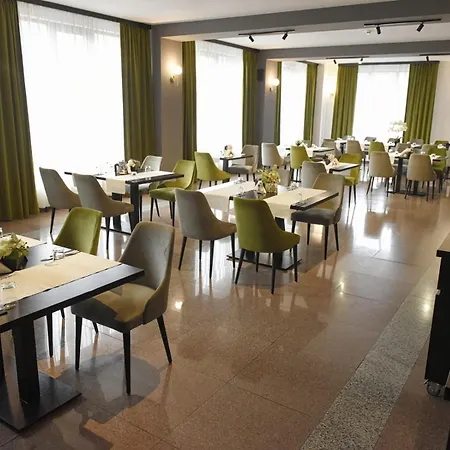 Regal 3*