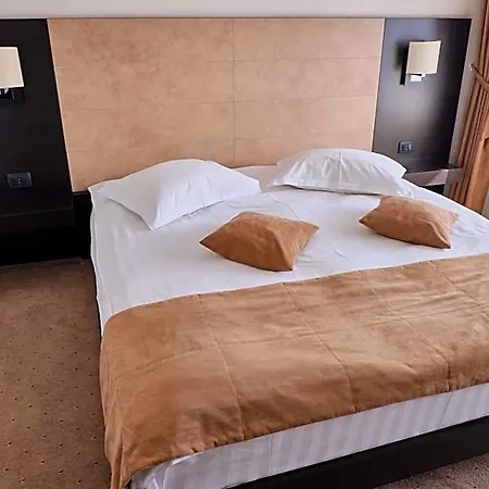 Regal 3* براشوف
